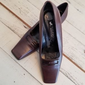 Leather pump, designed in Italy,  chocolate brown